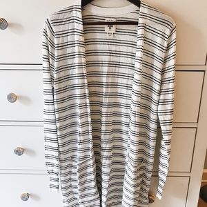 *BRAND NEW* Striped cardigan